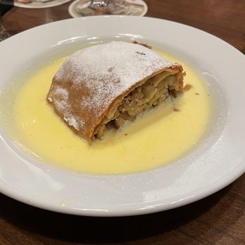 Zeughauskeller - Apple strudel - Swiss Food Near Me - Zürich, ZH Zeughauskeller - Apple strudel - Swiss Food Near Me - Zürich, ZH