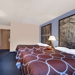 Super 8 by Wyndham Adrian - Guest room