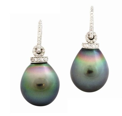 Girls Love Pearls by null