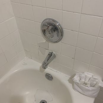 Chula Vista Inn - Bath tub - Hotels Near Me - Chula Vista, California