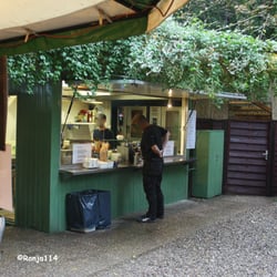 Wülfeler Biergarten - Wülfeler Biergarten, Hannover - Hier werden die Rippchen, Bratwürste und Currywürste verkauft -