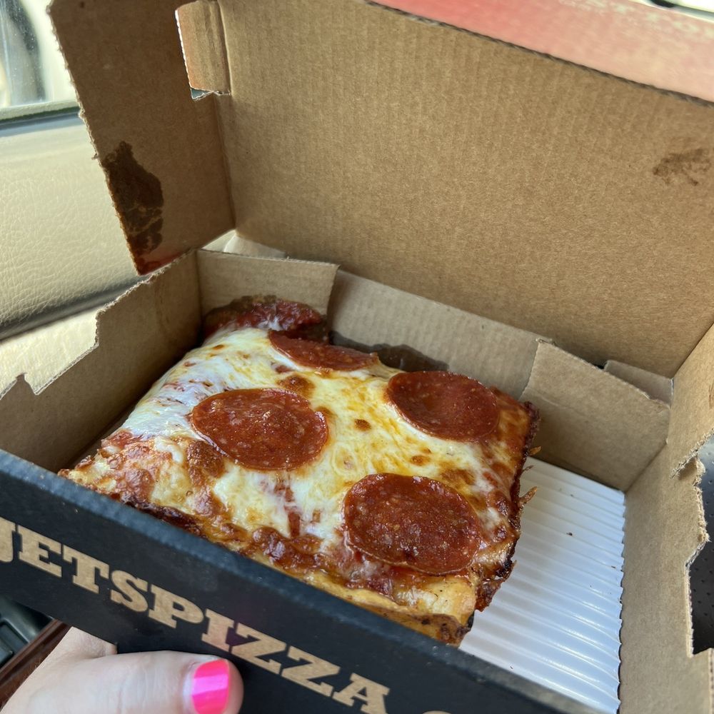 Pepperoni pizza slice