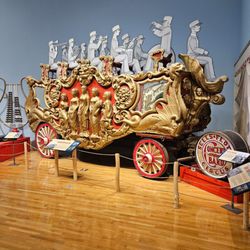 Cadzan - Circus carriage