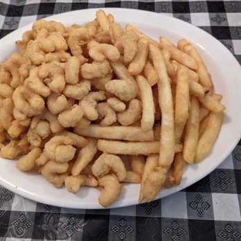Reunion Station - The shrimp plate, lol look at all that breading! - American Near Me - Damariscotta, Maine