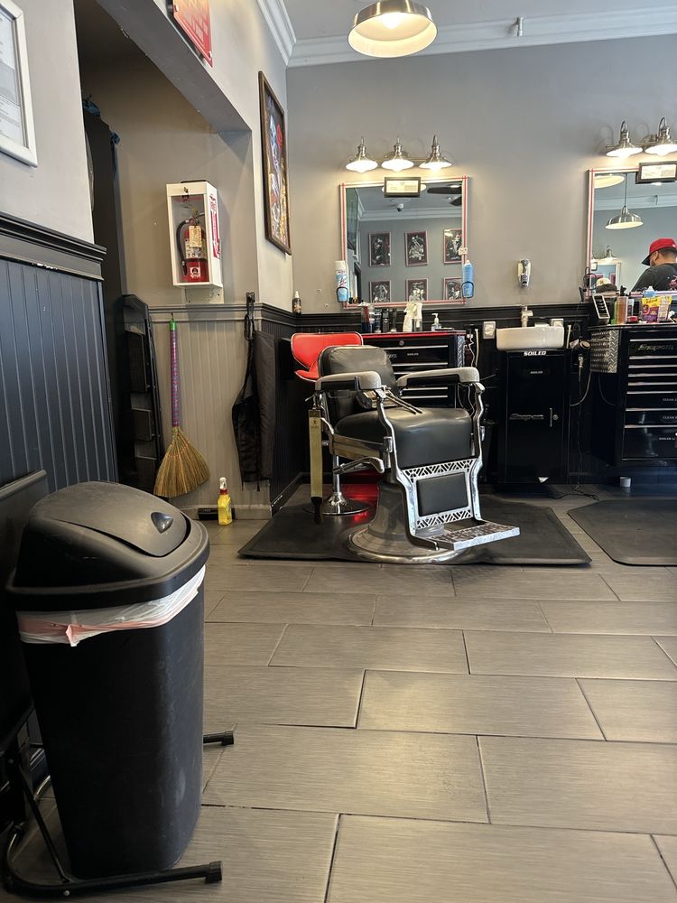 Capitol Barber Shop Logo