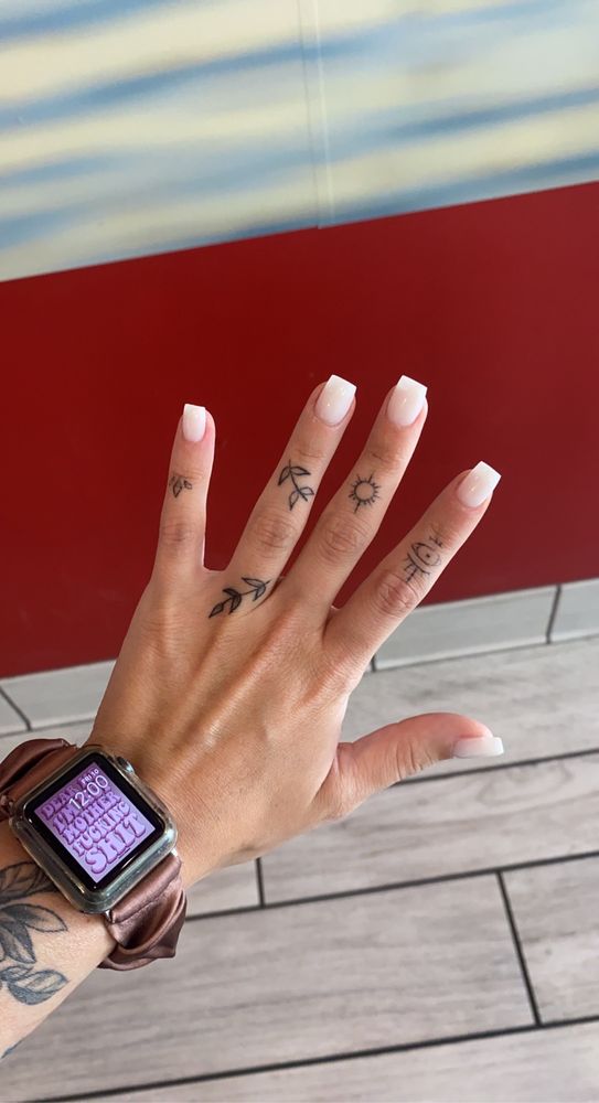 Ivy Spa Nails 2 Logo