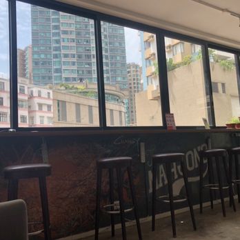 The Mahjong - Window seating with a view - Hostels Near Me - Hong Kong, HK