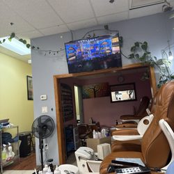 La Nails & Tanning