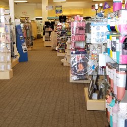 Sarah's Hallmark Shop - Plenty of space in the aisles