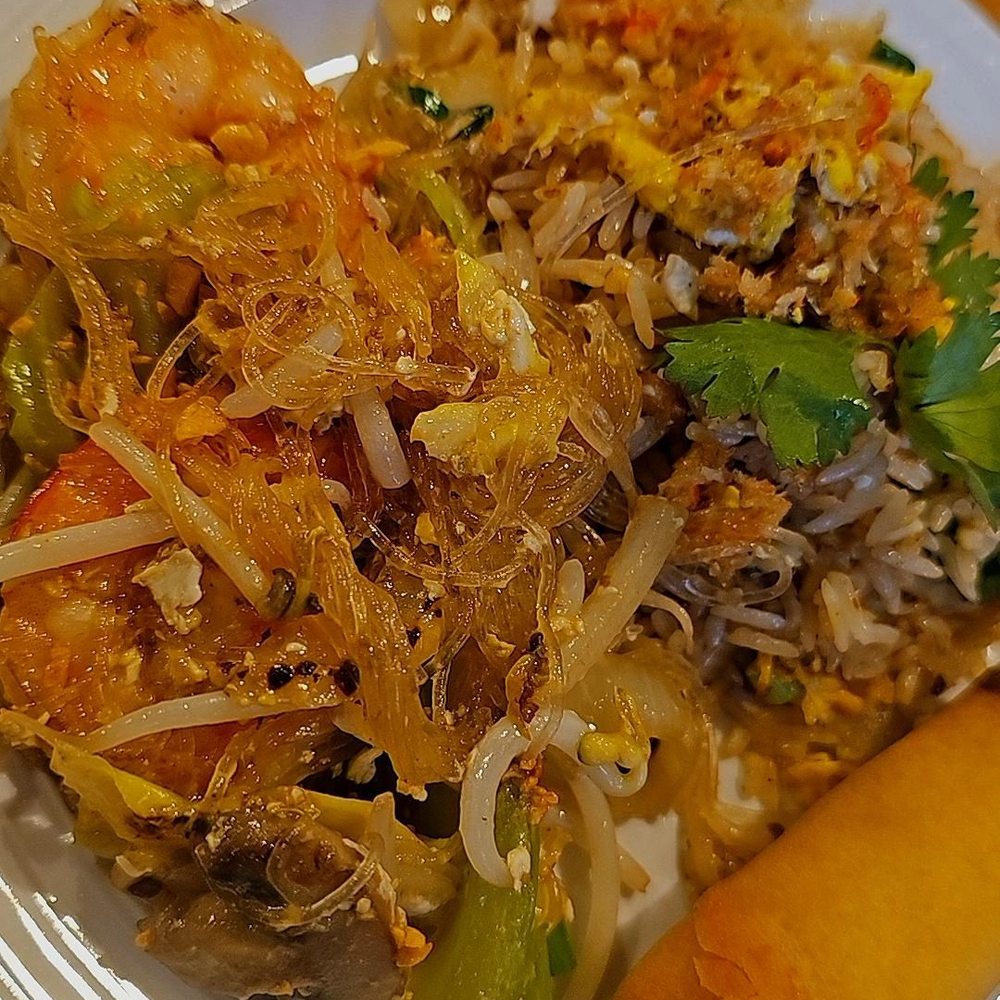 Bangkok Broiler - The pad soon sen could use more noodles but amazing nonetheless - Thai Near Me - Hesperia, California Bangkok Broiler - The pad soon sen could use more noodles but amazing nonetheless - Thai Near Me - Hesperia, California