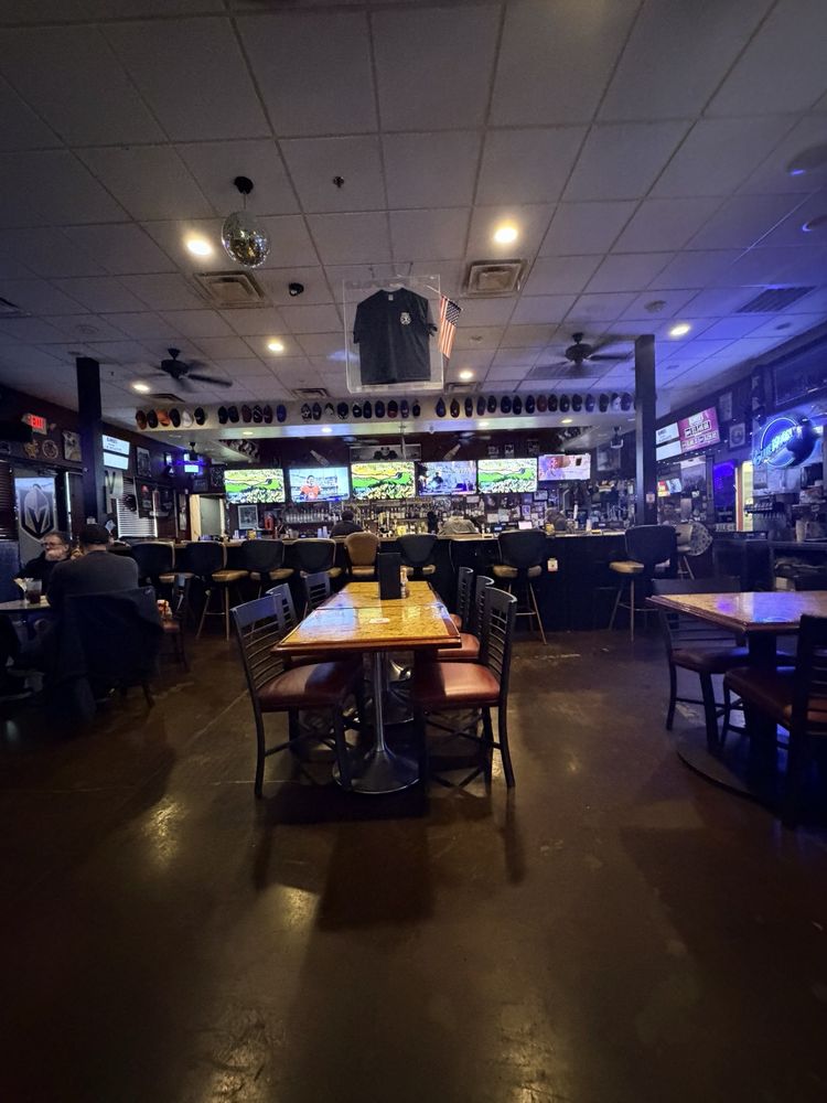 Hammer’s Grill & Bar - Photo 2