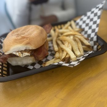 The Brunch Spot - Brunch Burger with fries - Breakfast & Brunch Near Me - Converse, Texas