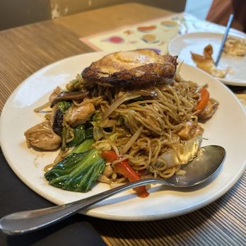 Momo Mee - Noodle dish - Pan Asian Near Me - Milwaukee, Wisconsin Momo Mee - Noodle dish - Pan Asian Near Me - Milwaukee, Wisconsin
