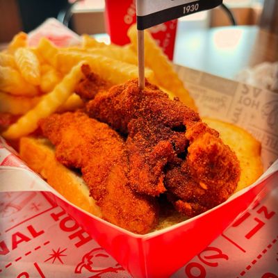 Original Clyde's Hot Chicken by null