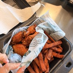 Kirkwood Kravingz - Wings and sweet potato fries