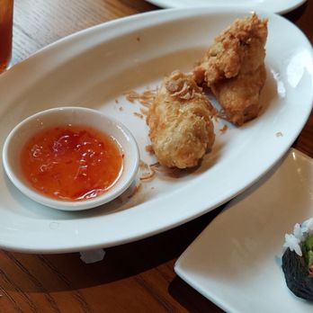 Amarit Thai & Sushi - Crispy chicken wings with sweet and sour dipping sauce - Thai Near Me - Chicago, Illinois