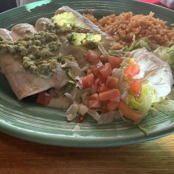 The Salsas Restaurant - Four ground beef enchiladas with rice, tomatoes, lettuce and sour cream - Mexican Near Me - Greeneville, Tennessee The Salsas Restaurant - Four ground beef enchiladas with rice, tomatoes, lettuce and sour cream - Mexican Near Me - Greeneville, Tennessee