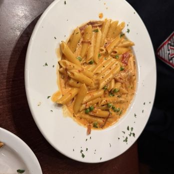 Mama's On the Hill - Spicy vodka pasta - Italian Near Me - Saint Louis, Missouri
