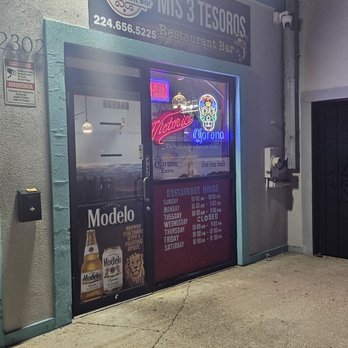 Mis 3 Tesoros - Outside - Mexican Near Me - North Chicago, Illinois