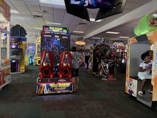 Chuck E. Cheese by null