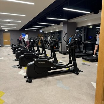 Marriott Marquis Chicago - Workout room - Hotels Near Me - Chicago, Illinois