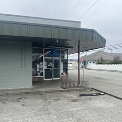 Discount Liquor - Entrance