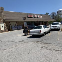 United Grocery Outlet - Outside store/parking lot