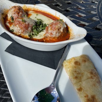 Robert Renzoni Vineyards - Meatballs - Wineries Near Me - Temecula, California