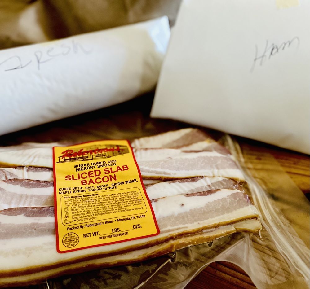 Robertson's Hams Logo