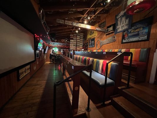 Barney's Beanery by null