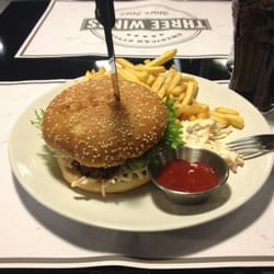Three Wings - Pulled pork burger