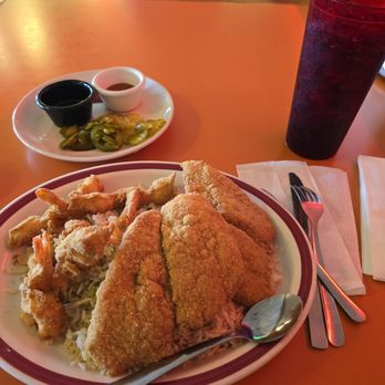 Tony's Country Kitchen Logo