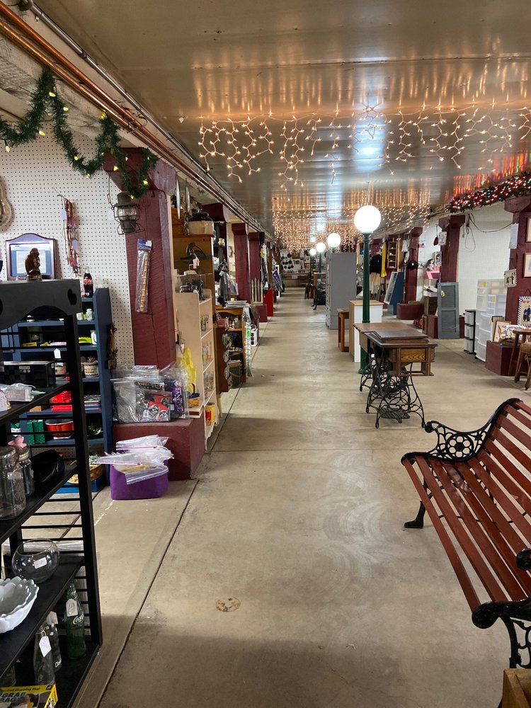 STITCH IN TIME ANTIQUE AND GIFT MALL Updated October 2024 13 Photos