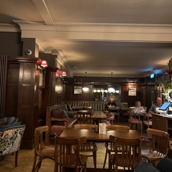 Hare & Hounds - The main bar/dining area - Pubs Near Me - London, XGL Hare & Hounds - The main bar/dining area - Pubs Near Me - London, XGL