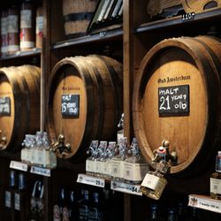 De Vreng Liquor Store  - Aged malt wine genever in wooden barrels