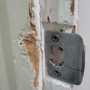Crown Motel - Door jam to bathroom - Hotels Near Me - El Centro, California