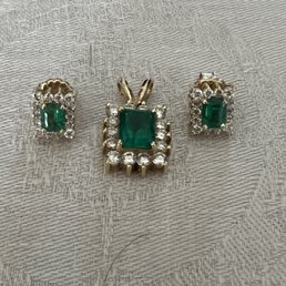 Emerald pendant with matching earrings Emerald pendant with matching earrings