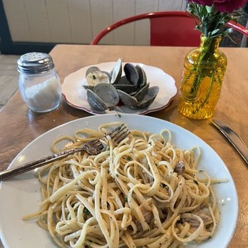 Boxfish - Clams with Linguini - Seafood Near Me - Watertown, Massachusetts