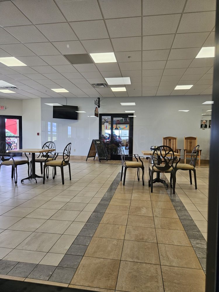 GREENBRIER VALLEY AIRPORT with photos Updated August 2024 30 Photos