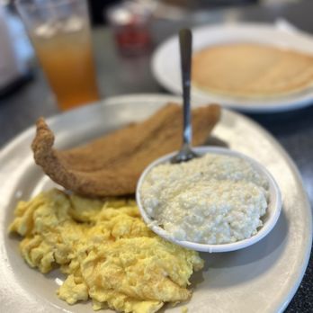 Thumbs Up Diner - Fried fish and grits - Diners Near Me - Roswell, Georgia