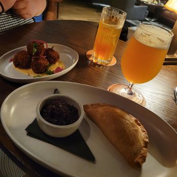 Cattlemen's Bar - Pulled pork Croquettes and La Panza Pie - Cocktail Bars Near Me - Paso Robles, California