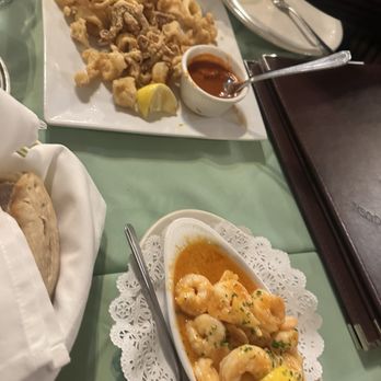 Fernandes steakhouse - Fried calamari and garlic shrimp - Portuguese Near Me - Newark, New Jersey