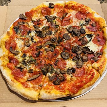 Bob's Pizza - Bob's Pepperoni Pizza with mushroom - Pizza Near Me - Chicago, Illinois Bob's Pizza - Bob's Pepperoni Pizza with mushroom - Pizza Near Me - Chicago, Illinois