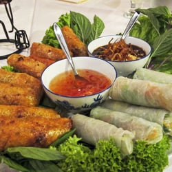 La Lua - Yummy spring rolls and fresh summer rolls.