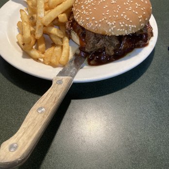 Flo's Farmhouse Cafe - BBQ pulled beef with French fries - Cafes Near Me - Riverside, California