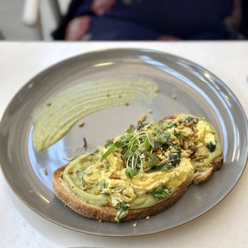 The Therapist - Organic egg and avocado toast €8,9 - Vegan Near Me - Lisbon, 11