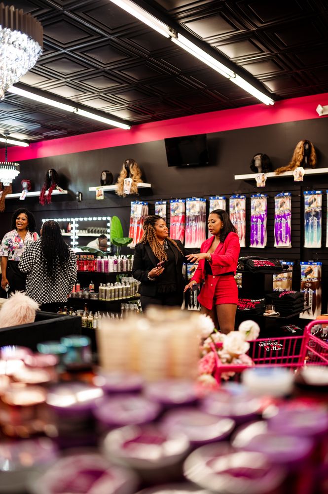 Pink Noire Beauty Supply & Cosmetics Logo