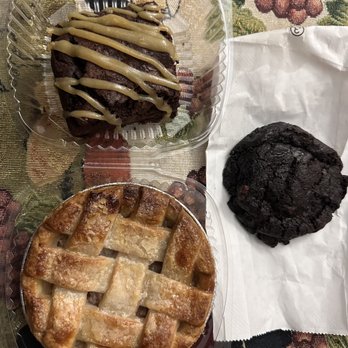 Sweetie Pie - September 28, 2023 - Apple pie, Nutella Stuffed Cookie & Caramel Brownie - Ice Cream & Frozen Yogurt Near Me - Unionville, Ontario