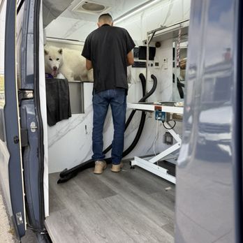 Pet’s Friend Mobile Grooming - groomer's van: clean, spacious, organized - Pet Groomers Near Me Pet’s Friend Mobile Grooming - groomer's van: clean, spacious, organized - Pet Groomers Near Me