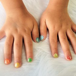 M & T Nails - Kids Rainbow Nails